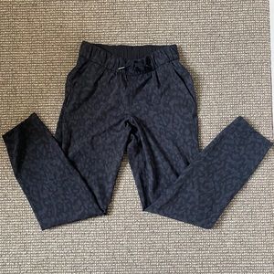 Lulu lemon leopard pattern Stretch High-Rise Pant 7/8 Length size 2